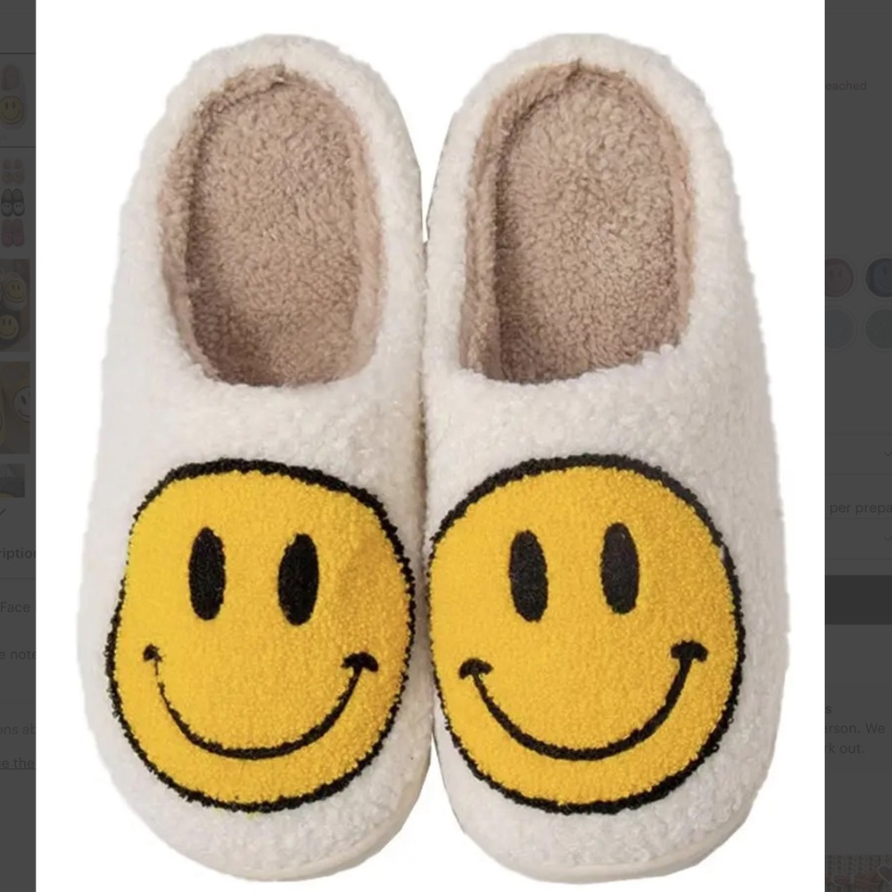 😀😀Smiley Face Fuzzy Slippers😀😀 PERFECT PRESENT